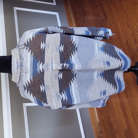 AZTEC Shacket - Picture 5 of 9